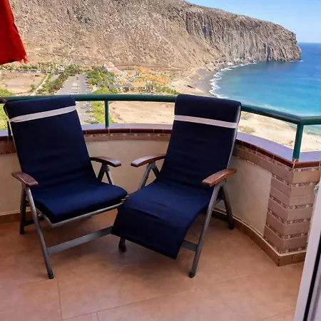 Front Line Ocean View Walk To The شقة