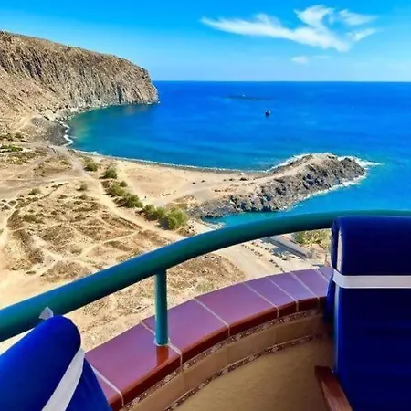 Front Line Ocean View Walk To The شقة *